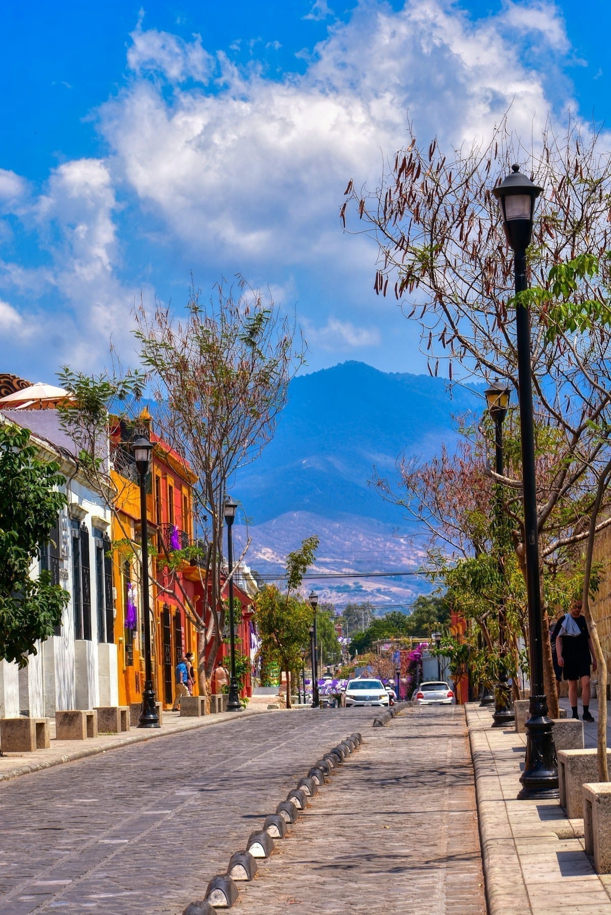 Street scene in Oaxaca de Juárez — Mexico City to Oaxaca route