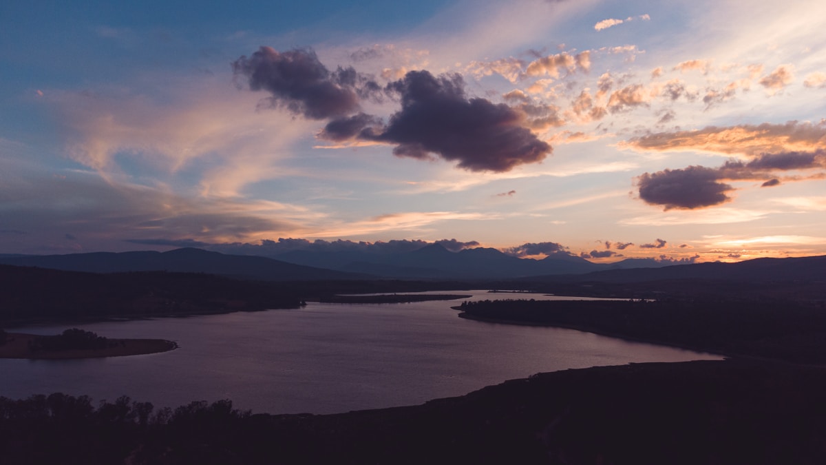 Presa de Cointzio reservoir near Morelia, Michoacán, Mexico