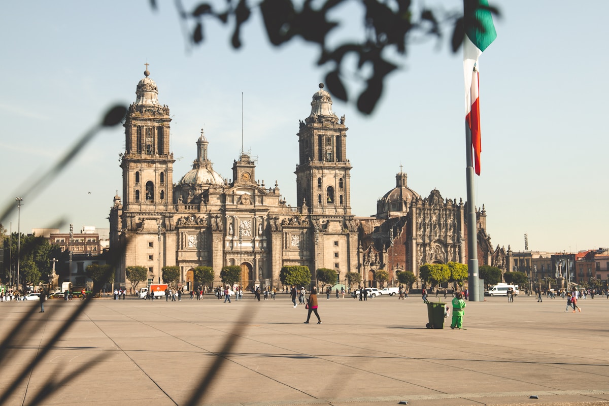 Street scene in Oaxaca de Juárez, Mexico — Mexico visa guide