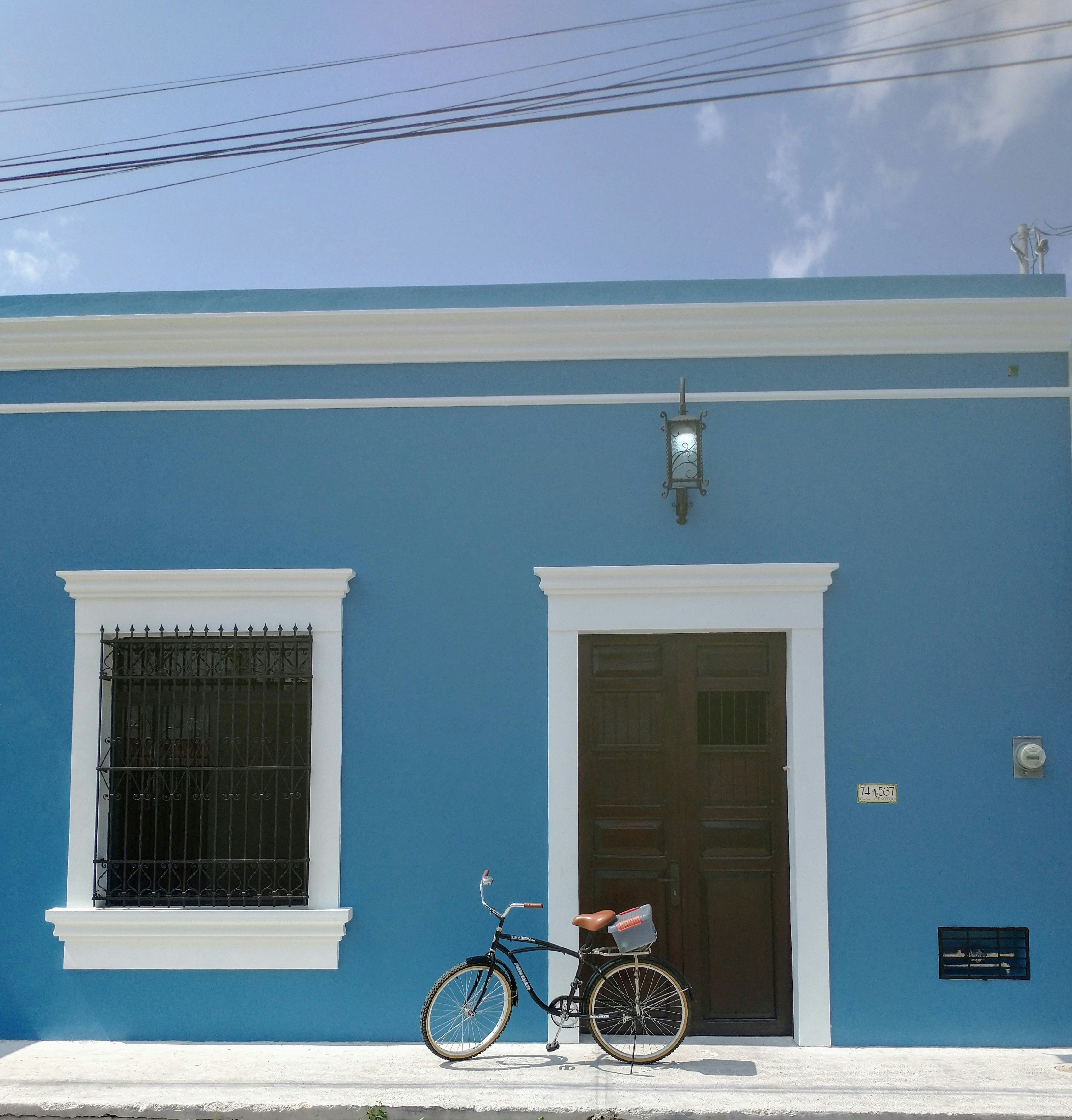 Bicycle parked outside a blue colonial facade in Mérida, Yucatan